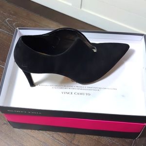 Vince Camuto Metseya black suede open vamp heel Sz 8.5